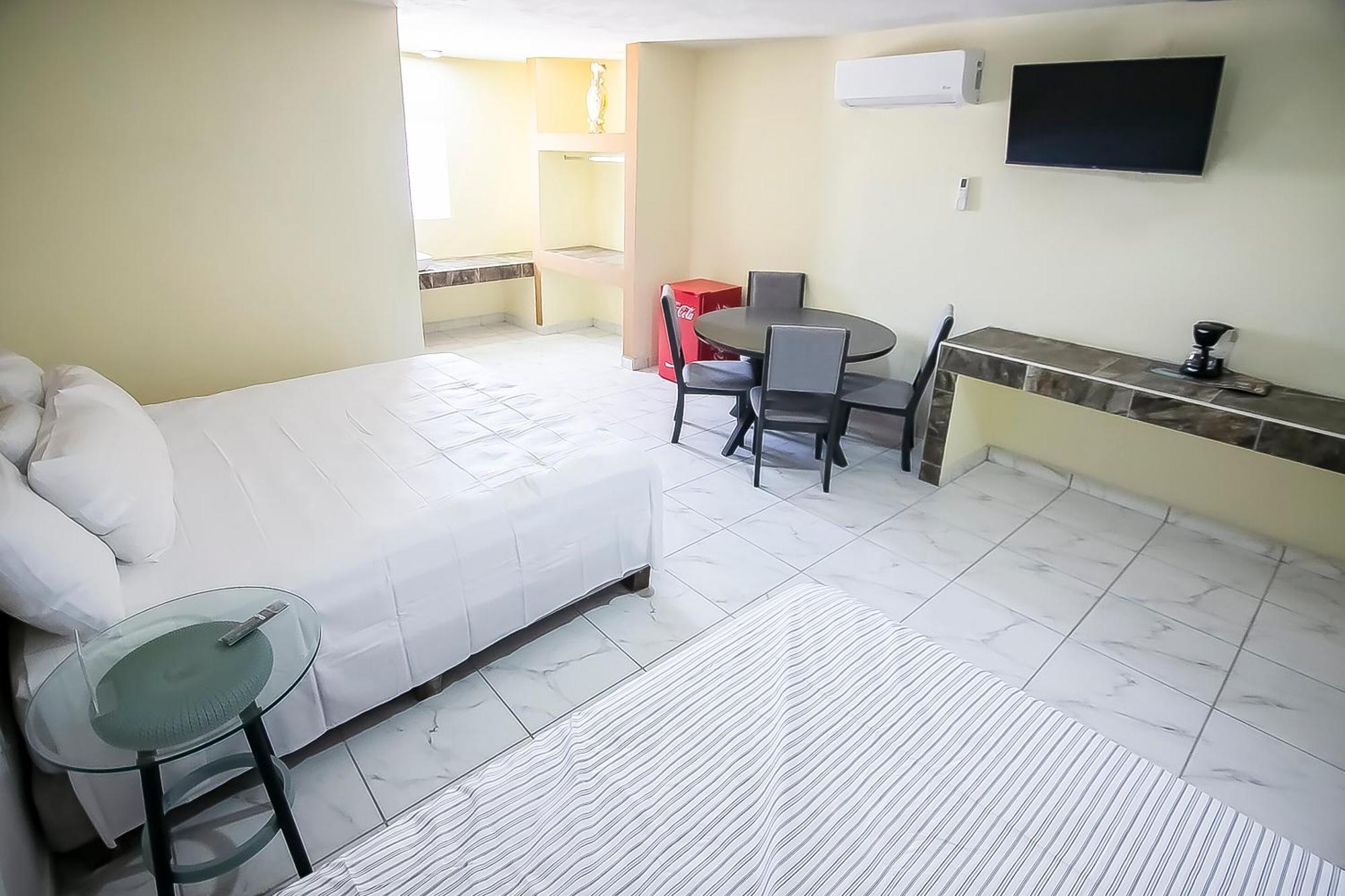 Oyo Hotel Plaza Las Torres, 卡波圣卢卡斯 外观 照片