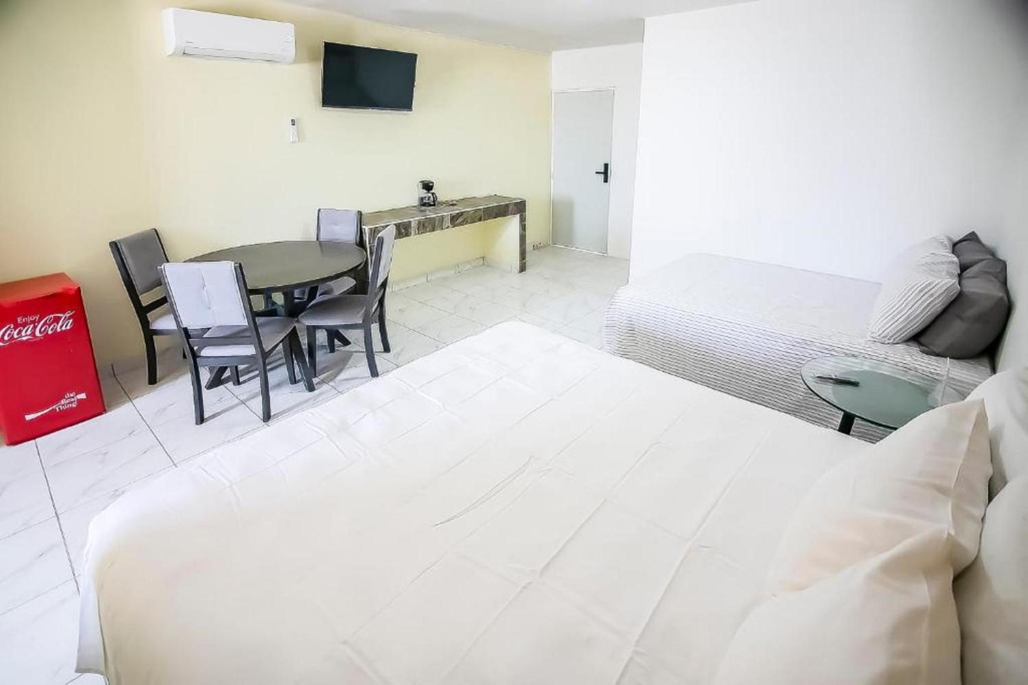Oyo Hotel Plaza Las Torres, 卡波圣卢卡斯 外观 照片